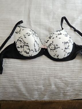 Victoria's Secret Black & White Floral Lace Bra "BODY BY VICTORIA LINED DEMI"